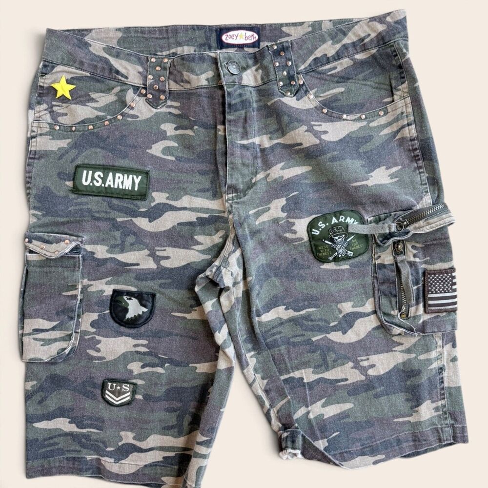 Vintage Zoey Beth Camo Cargo Shorts 13/14 Y2K Military Studded Bermuda